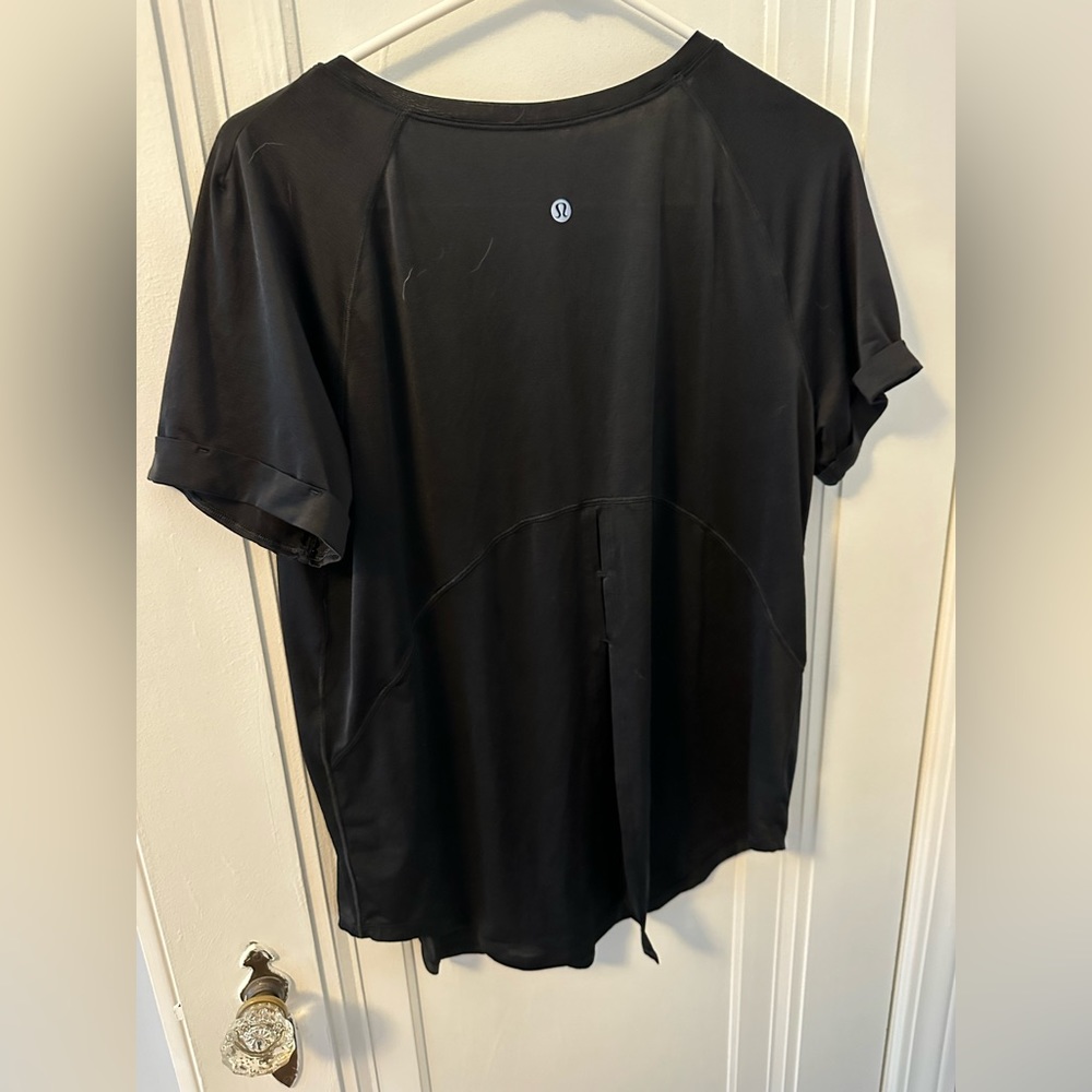 Black lululemon workout shirt